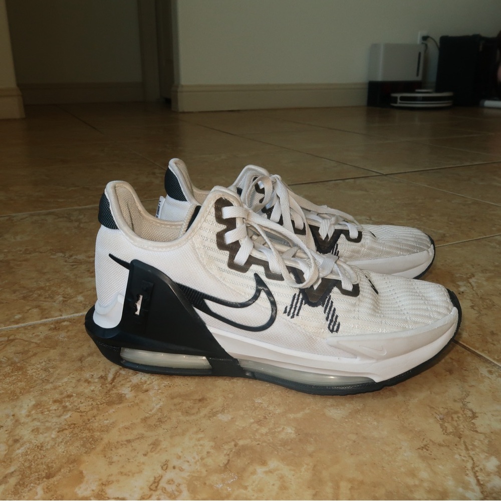 Nike LeBron Witness 6 TB Court Shoes - Picture 2 of 8